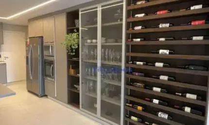Apartamento reformado e decorado! Disponível para venda!