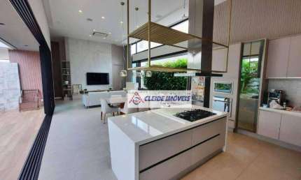 Casa térrea mobiliada no Florais do Valle  com 4 suítes à venda, 247 m² por R$ 3.500.000,00