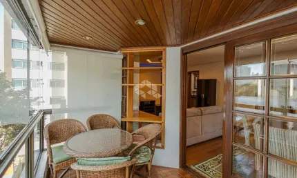 Apartamento com 3 quartos à venda na Rua Professor Ivo Corseuil, 324, Petrópolis, Porto Alegre por R$ 749.000