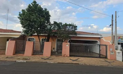 Casa com 3 quartos à venda na Rua Hermano Ribeiro da Silva, --, Jardim Eulina, Campinas, 172 m2 por R$ 742.000