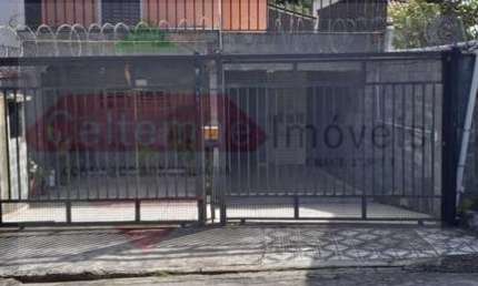 Sobrado para Venda em Taubaté, Centro, 3 dormitórios, 2 banheiros, 3 vagas