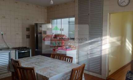Casa, com 04 dormitórios, na região Central, Taubaté/SP