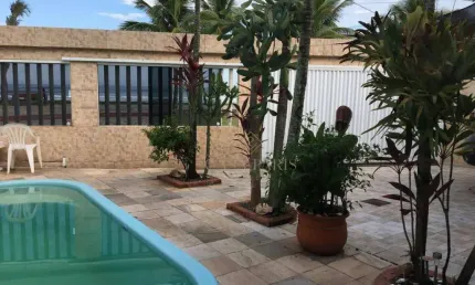Casa frente mar com piscina e 3 dormitórios a venda na Praia Grande!