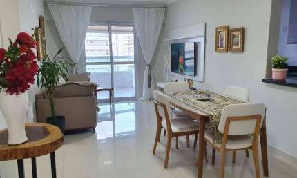 Apartamento totalmente mobiliado com 2 quartos à venda na Vila Guilhermina em Praia Grande!