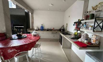 Casa com 3 dormitórios à venda, 177 m² por R$ 750.000,00 - Maracanã - Praia Grande/SP