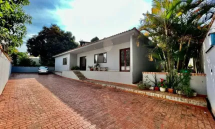 Casa à venda de 4 quartos e 8 vagas no Bairro Bandeirantes