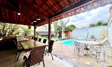 Casa à venda, 4 quartos, 2 suítes, 5 vagas, Santa Amélia - Belo Horizonte/MG
