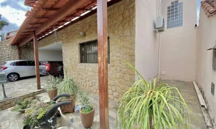 Casa à venda, 4 quartos, 1 suíte, 4 vagas, Planalto - Belo Horizonte/MG