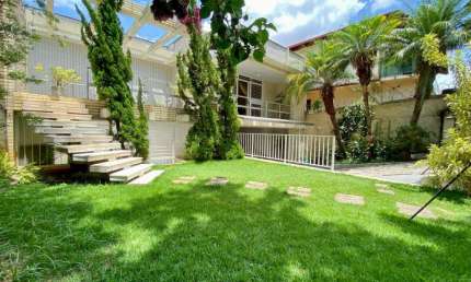 CASA l 4 QUARTOS l 6 VAGAS - LIBERDADE - R$ 1.300.000,00