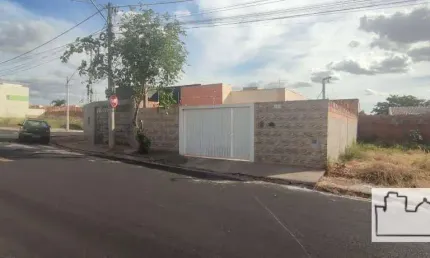 Casa com 3 dormitórios para alugar por R$ 1.515,00/mês - Jardim Indaiá - Araraquara/SP
