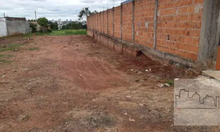 Terreno à venda na Avenida Sílvio Cruz, Cidade Jardim, Araraquara