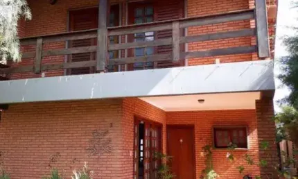 Casa à venda na Avenida Marginal Bento Ferreira Luiz, Jardim Zavanella, Araraquara