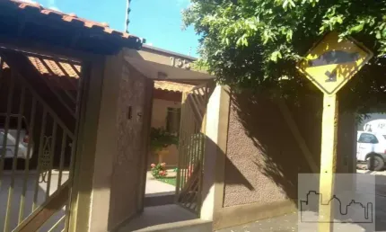 Casa com 3 quartos à venda na Rua Walter Rodrigues Mourão, Jardim Aranga, Araraquara
