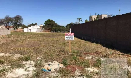Terreno à venda na Avenida Professor Expedito Lacorte, Cidade Jardim, Araraquara