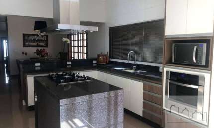 Casa a venda no Jd. Planalto em Américo Brasiliense.