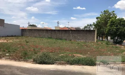 Terreno à venda na Avenida Orlando da Valle, Cidade Jardim, Araraquara