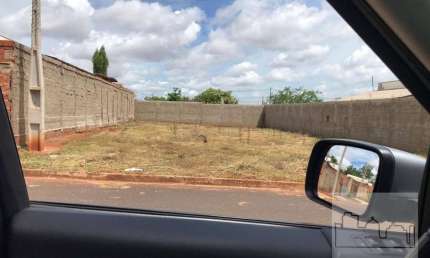 Terreno à venda na Avenida Sinoara Sigueo, Parque das Hortências, Araraquara