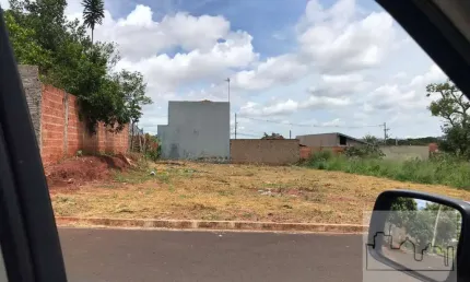 Terreno à venda na Avenida Luiz Roberto Salinas Fortes, Parque das Hortências, Araraquara