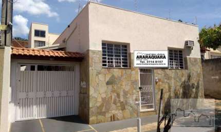 Casa com escritório a venda no centro de Araraquara.