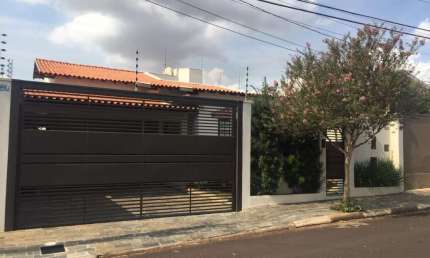 Casa com 3 dormitórios à venda, 194 m² por R$ 700.000,00 - Centro - Araraquara/SP