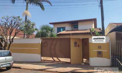 Casa para venda e locação na região central de Araraquara.