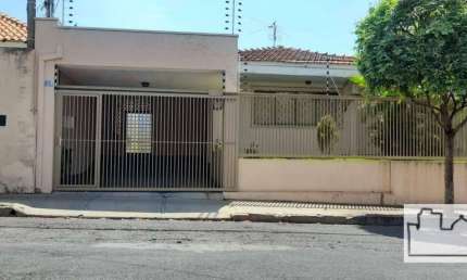 Casa à venda na Avenida Carlos Batista Magalhães, Vila Xavier (Vila Xavier), Araraquara