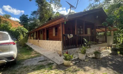 Sitio em Marechal Floriano com 3 hectares, com 2 casas