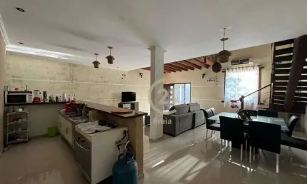 Casa 2 dormitórios apenas 90 metros da praia Capricórnio