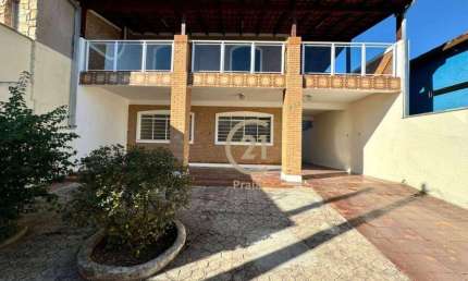 Sobrado Centro 5 dorms, sendo uma suite. 600m da praia!