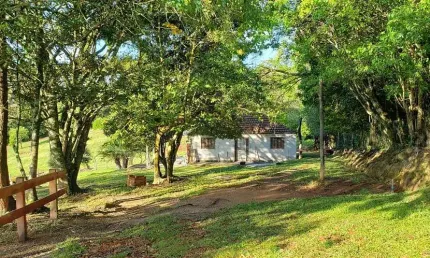 Lindo sítio no Monte Bonito , casa de 2 dormitórios e 2 hectares