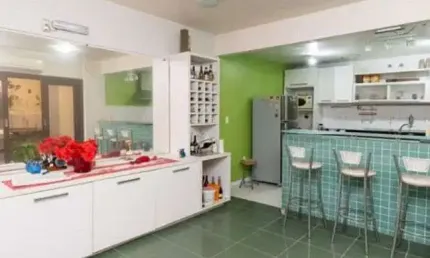 Sobrado central entre Bento  e Dom Joaquim c/2 suítes