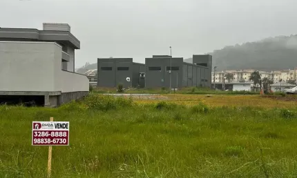 Terreno à venda na Vila Becker, Santo Amaro da Imperatriz 