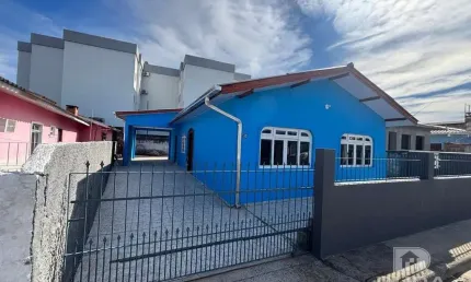 Casa com 3 quartos para alugar na Rua Lupércio Domingos Espíndola, Barra do Aririú, Palhoça