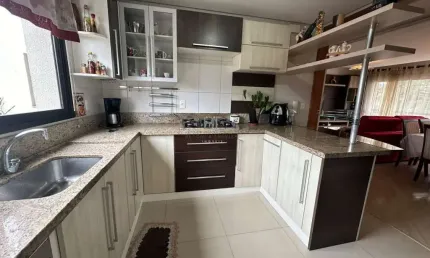 APARTAMENTO SEMIMOBILIADO COM 3 DORMITÓRIOS E 3 VAGAS NO JARDIM AMÉRICA