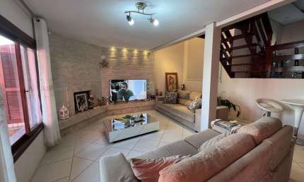 CASA SEMIMOBILIADA COM 3 SUÍTES NO BAIRRO COLINA SORISSO