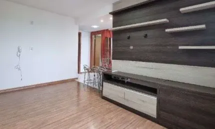 APARTAMENTO COM 02 DORMITÓRIOS E ANDAR ALTO NO BAIRRO DESVIO RIZZO