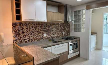 APARTAMENTO  SEMIMOBILIADO COM 85 M² PRIVATIVOS COM 2 VAGAS NO BAIRRO PANAZZOLO