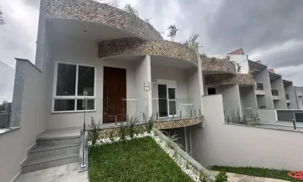 SOBRADO COM 195 M²  E  3 DORMITÓRIOS 4 VAGAS NO BAIRRO SÃO LUIZ
