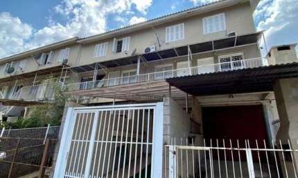 SOBRADO SEMIMOBILIADO INDIVIDUAL  COM 2 DORMITÓRIOS E 1 VAGA NO DESVIO RIZZO