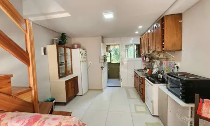 SOBRADO TRIPLEX COM 02 DORMITÓRIOS E 2 VAGAS NO BAIRRO SÃO LUIZ
