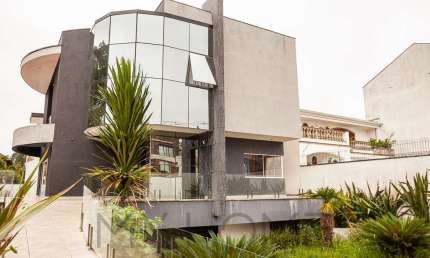Casa contemporânea no Jardim Social com 751m² privativos