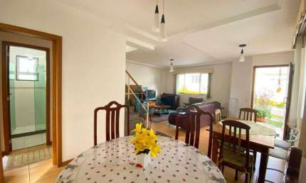 Casa em condomínio com 4 dorms.(1suíte) + 2 vagas e lazer - Agriões