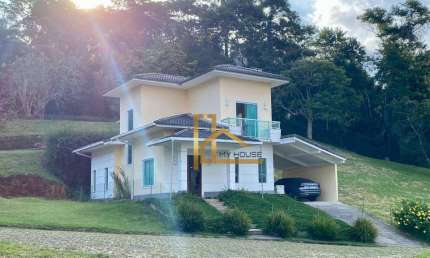 Casa a venda em condomínio com 3 dormitórios (2 suítes) -A 6 km do centro de Teresópolis