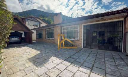 Casa com 5 dormitórios sendo 3 suítes à 5min da feirinha do Alto, 227 m² - Parque do Ingá - Teresópolis/RJ