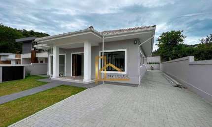 Casa nova e linear com 3 suítes em condomínio de Teresópolis