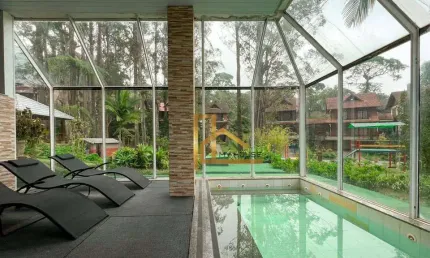 Casa com 5 quartos (3 suítes) e lazer privativo a 5 minutos da Feirinha do Alto