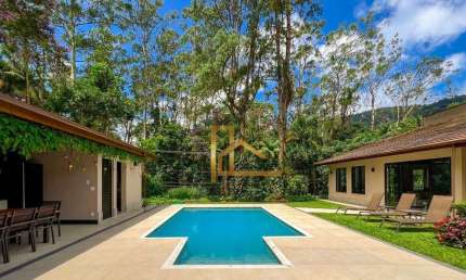 Casa linear dentro de condomínio com 5 quartos (4 suítes) e lazer privativo!