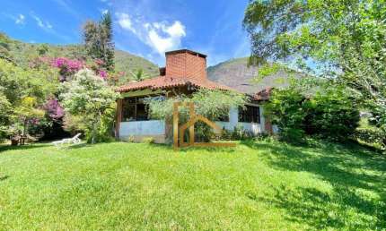 Casa com 4 dormitórios sendo 2 suítes à venda, 320 m² por R$ 1.350.000 - Iucas - Teresópolis/RJ