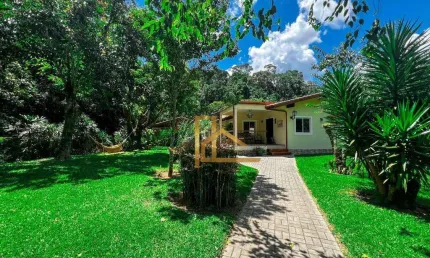 Casa linear com terreno plano de 3.100m² com lazer privativo em teresópolis