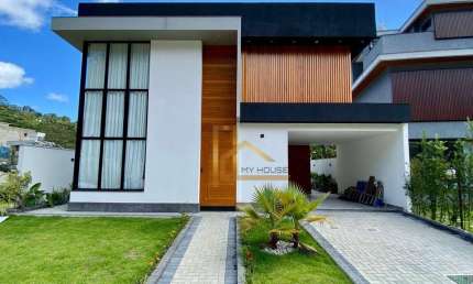 Casa com 4 Quartos, Nova e em Condomínio Clube a 15 Minutos do Centro de Teresópolis-RJ